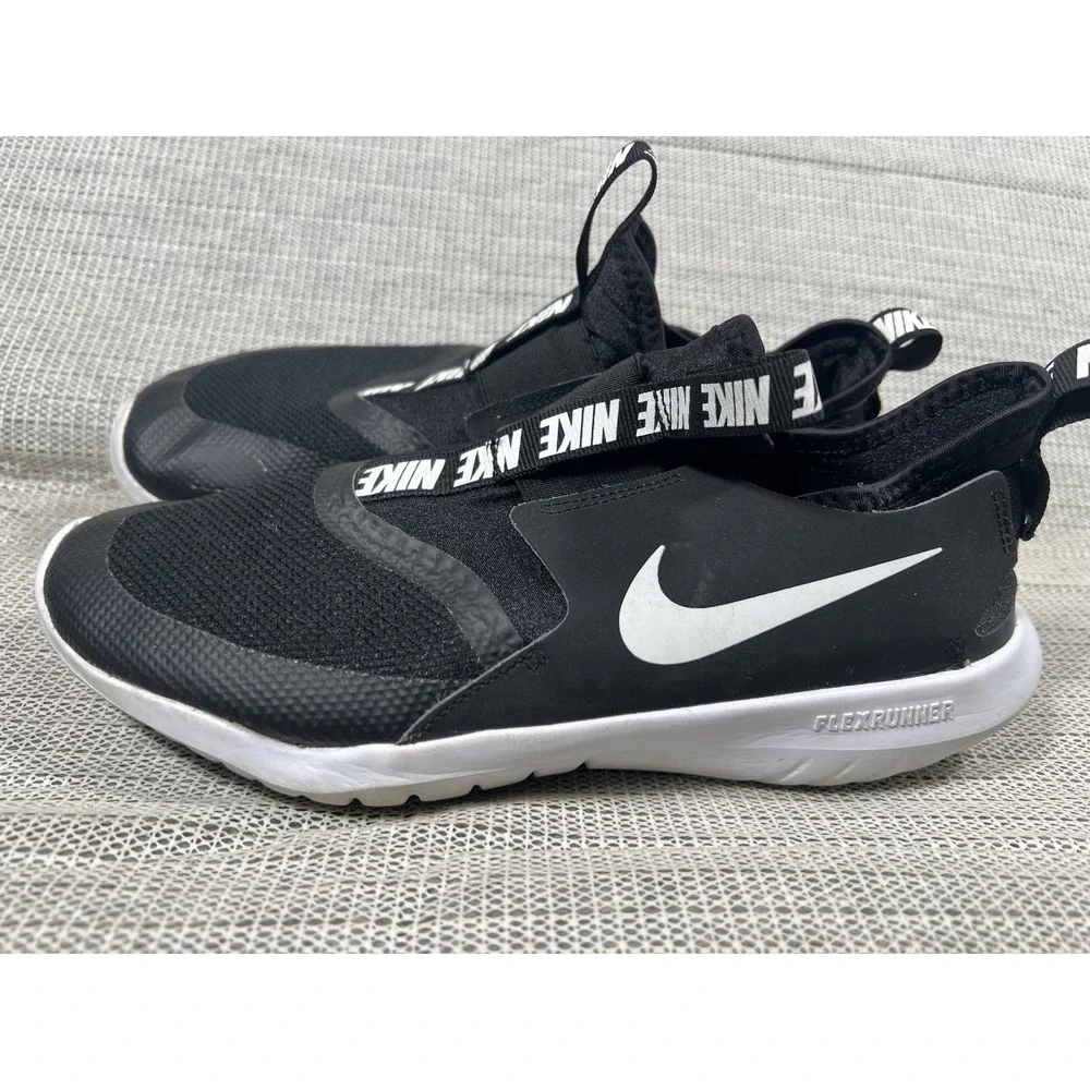 Nike Youth size 7 Nike sneakers AT4662-001